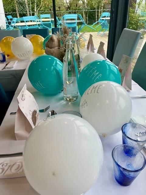 Réserver une table dans un restaurant pour fêter un anniversaire avec grand groupe à Limonest près de Lyon