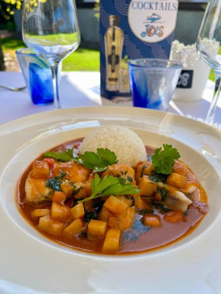 Lotte à l'armoricaine, riz parfumé à l'huile d'estragon